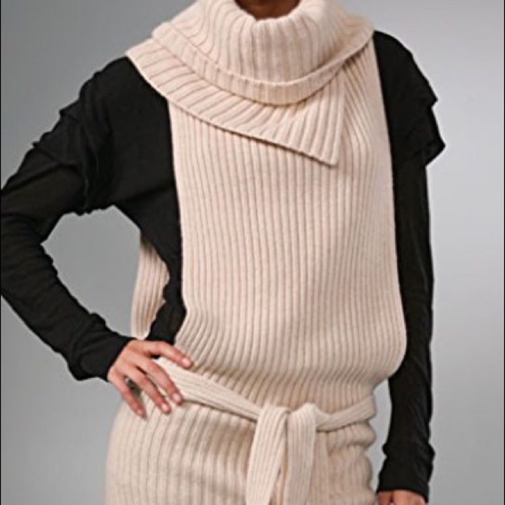VPL sleeveless sweater/coat